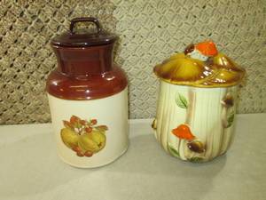 Vintage McCoy Cookie Jar and Mushro...