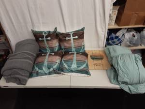 King Size Jersey Sheet Set, Large Knit Blanket, 4-Throw Pillows, Picture