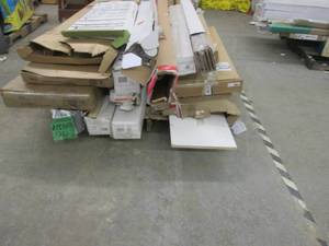 Pallet Lot of Assorted Flooring & C...