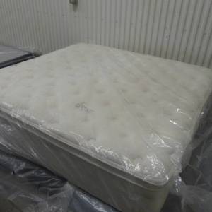lot 10 image: Brand New Therafoam Encased Luxury Pillowtop King Mattress