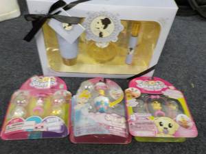 lot 2 image: 3 - Squinkies and Ariana Grande Fra...
