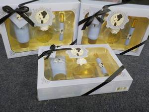 lot 6 image: 3 Ariana Grande Fragrance Gift Sets...