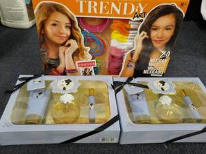 lot 11 image: TRENDiY Art and 2 Ariana Grande Fra...