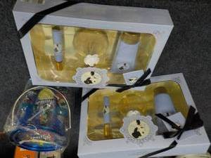 lot 16 image: Cool Attitude Gift Set and 2 Ariana...