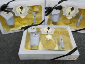 lot 17 image: 3 Ariana Grande Fragrance Gift Sets...