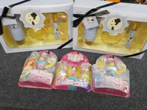 lot 21 image: 3 - Squinkies and Ariana Grande Fra...