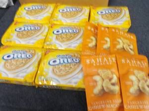 lot 35 image: 7 - 14.3 oz pkgs Golden Oreo Cookie...