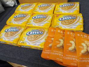 lot 36 image: 8 - 14.3 oz pkgs Golden Oreo Cookie...