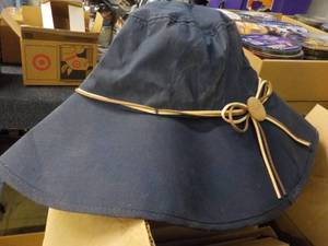 lot 85 image: Lot of 10 Sun Hats...