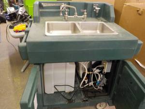 lot 122 image: Outdoor Portable Sink on Wheels 41 ...