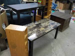 lot 251 image: Lot of Furniture 7 pieces total...