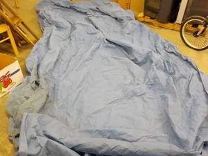 lot 252 image: Large Lightweight cover- does have ...