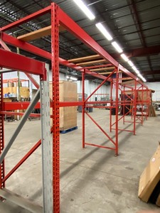 5-Section Industrial Pallet Racking Lot