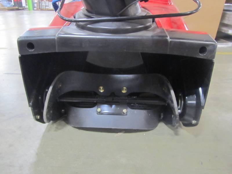 lot 92 image: Toro Power Clear 518 ZE 18 in. Single-Stage Gas Snow Blower 38473
