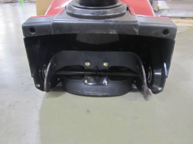 lot 90 image: Toro Power Clear 518 ZR 18 in. Single-Stage Gas Snow Blower 38472