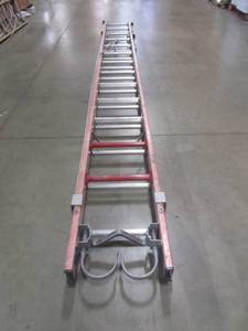 lot 26 image: 28 Ft. Extension Ladder