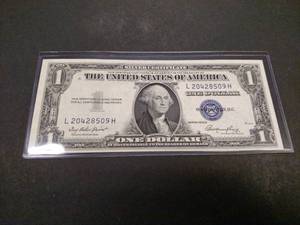 lot 160 image: 1935 E Uncirculated One Dollar Silv...