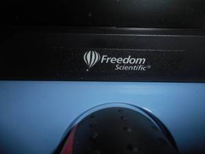 lot 4 image: Topaz EZ Desktop Color Video Magnifier