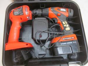 lot 80 image: Black N decker tools