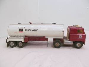 lot 104 image: vintage Ertl toy
