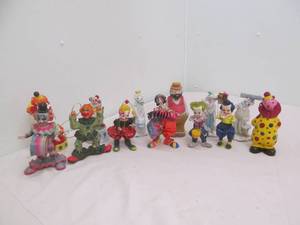 lot 120 image: clown figures