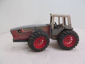 lot 132 image: die cast tractor