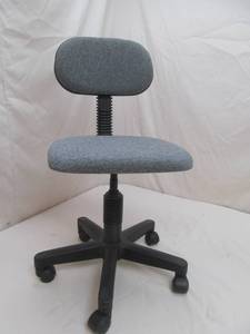 lot 100 image: desk chair