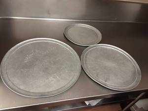 lot 29 image: Assorted Pizza Pans (15-Small, 25-Medium, 45-Large)