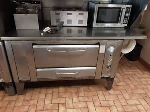 lot 7 image: Blodgett 1000 Pizza Oven -AND- 72 in Stainless Steel Table Top With 2-Shelves