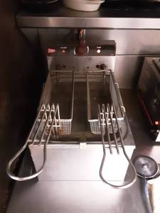 lot 10 image: Cecilware Fryer With 2 Baskets