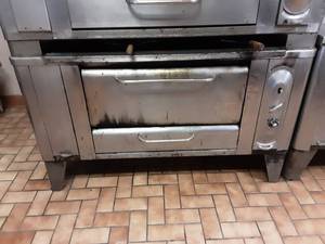 lot 6 image: Blodgett 1000 Pizza Oven 60x46x63