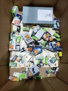 lot 34 image: WHOLESALE PALLET LOT OF ELECTRICAL ITEMS - HUGE MONEY