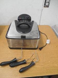lot 67 image: Chefs Mark XL 16.8-Cup 1700-Watt Stainless Steel Deep Fryer with 3 Baskets