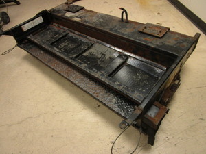 lot 302 image: TOMMY GATE TRUCK LIFT GATE