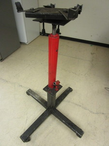 lot 305 image: PROFESSIONAL TRANSMISSION JACK