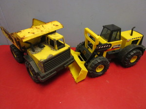 lot 424 image: VINTAGE TONKA TRUCK, BULLDOZER