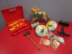 lot 426 image: VINTAGE TOYS