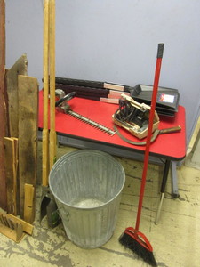 lot 433 image: BLACK & DECKER HEDGE TRIMMER, POST HOLE DIGGER, FOLDING SHOVELS,COLEMAN INFLATE-ALL, MORE