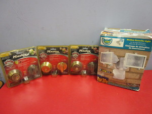 lot 438 image: DUALBRITE MOTION SECURITY LIGHT, MASTER LOCK DOOR LOCKS