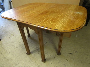 lot 456 image: QUARTER SAWN OAK TABLE, WITH DROP-DOWN LEAFS