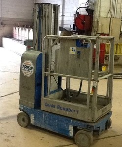 lot 12 image: 2007 Genie GR-20 Electric Scissor Lift