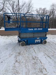 lot 11 image: 2001 Genie GS2646 26 Ft Electric Scissorlift
