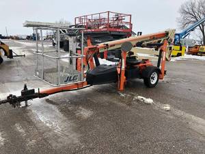 lot 10 image: 2005 JLG Model T350 Tow Behind Articulating Boom Lift
