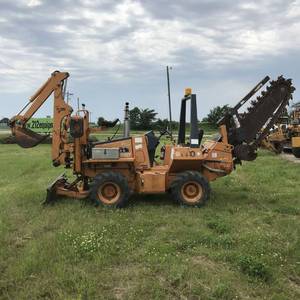 lot 15 image: Case Model 660 4 x 4 x 4 Cable Plow Back Hoe