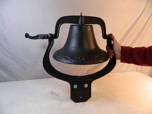 lot 17 image: New Large Cast Iron Bell
