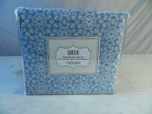 lot 29 image: New 4 Pc Queen Sheet Set