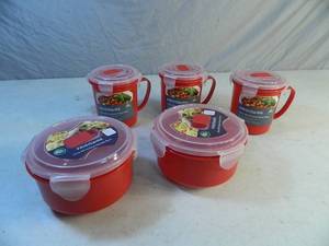lot 49 image: 5 New Frigidaire Microwavable Containers with Lids