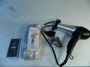 lot 76 image: New Conair Items