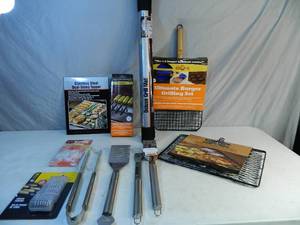 lot 81 image: Large Assortment of New BBQ Items