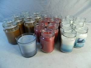lot 99 image: 20 New Candles